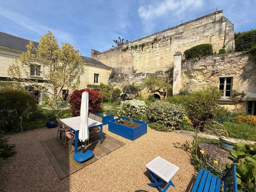 Maison à LE COUDRAY-MACOUARD