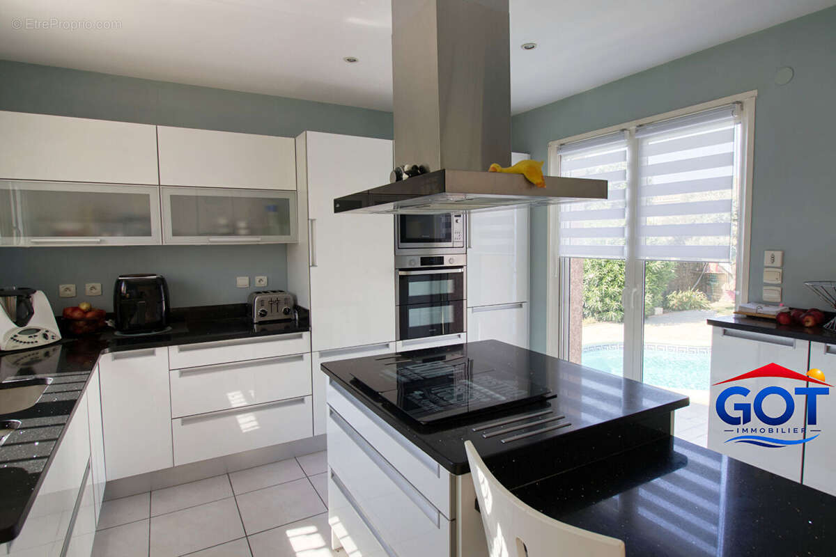 CLAIRA - Villa 4 faces de 122 m² utiles avec piscine, garage et extérieur parfaitement aménagé - photo 6