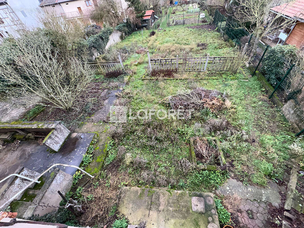 Maison à AY-SUR-MOSELLE