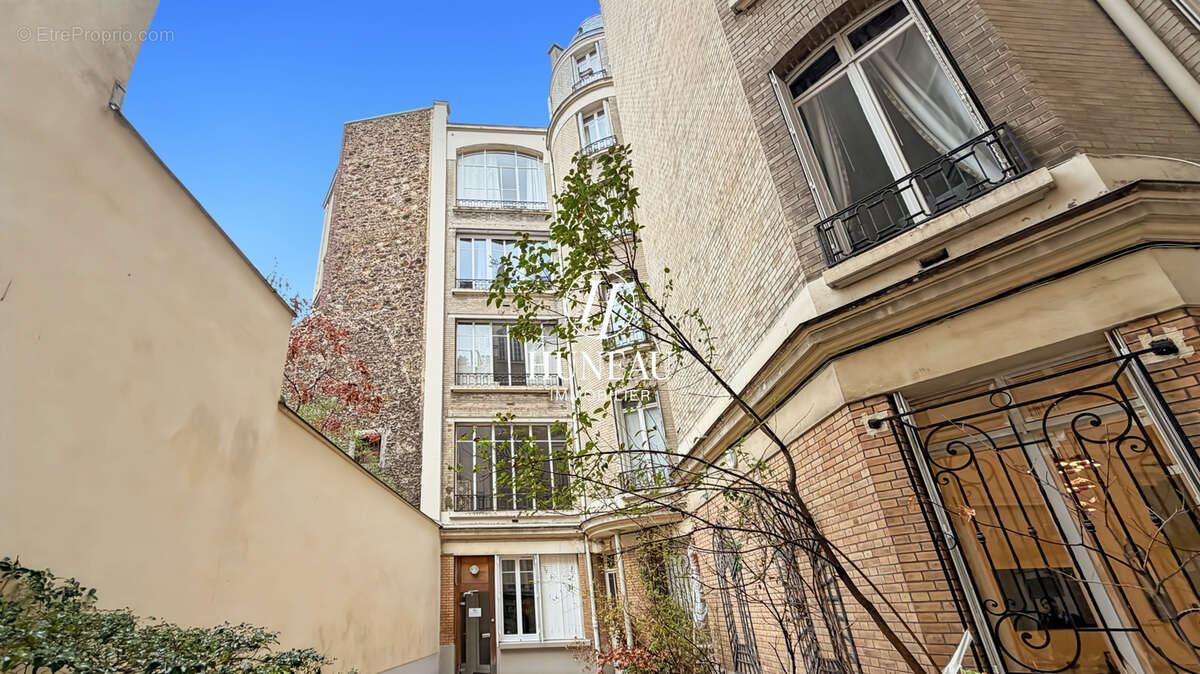 Appartement à PARIS-17E
