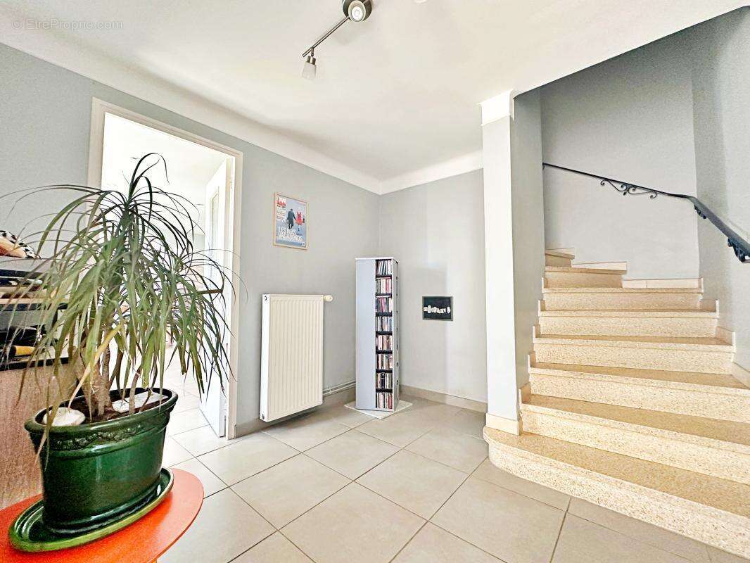 Maison 163 m² à Villeneuve-Les-Avignon  - photo 5
