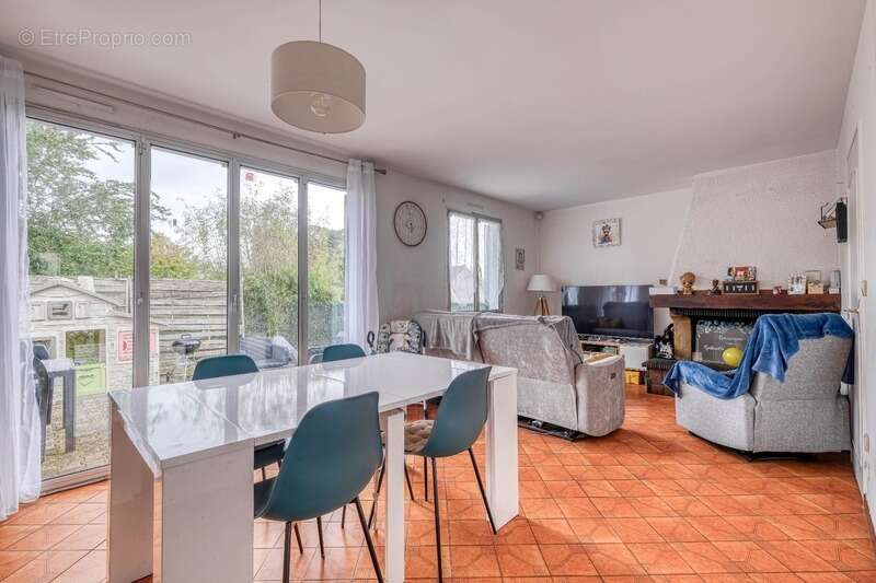 Christophe Michaudelle – CAPIFRANCE - vous propose proche de Meaux et de Saint Soupplets : maison indépendante - 4 pièces - 115  - photo 4