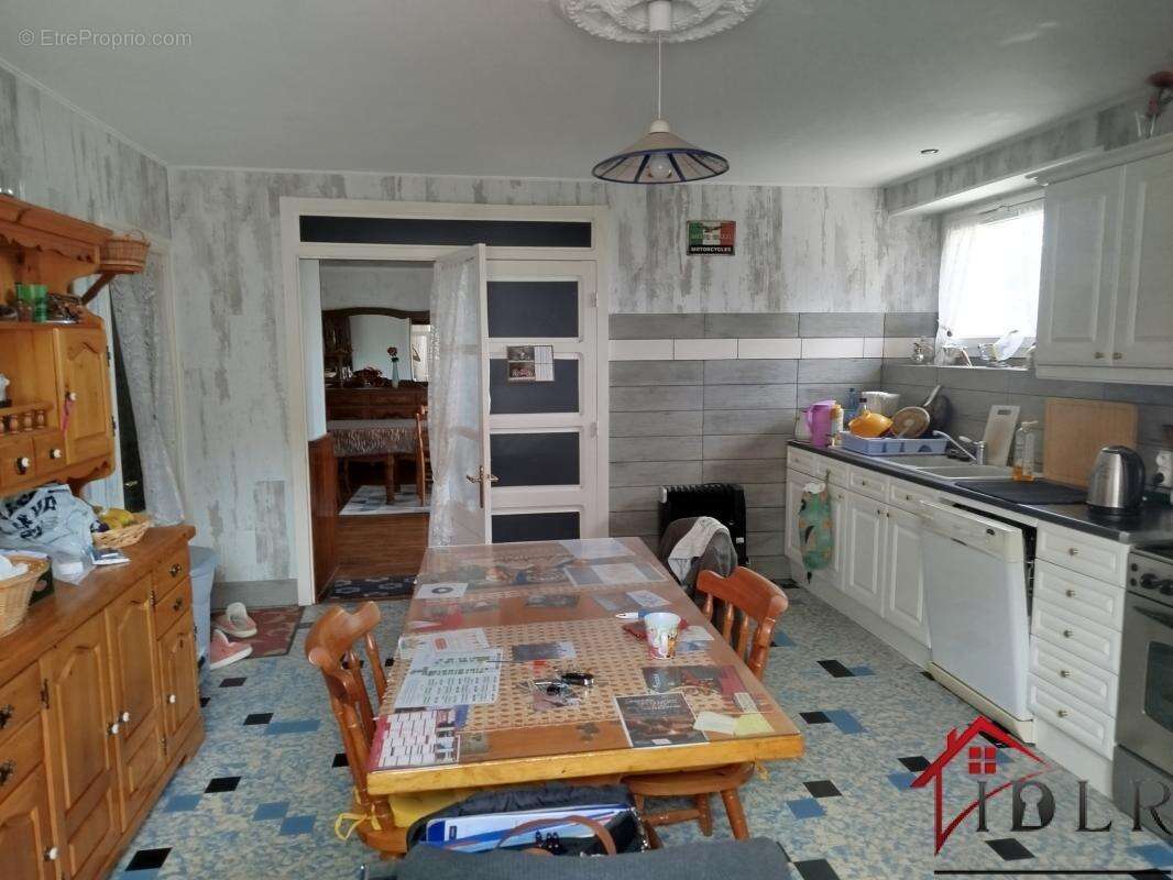 Maison en pierre non mitoyenne 220 m2 - 5 chambres - terrain - photo 8