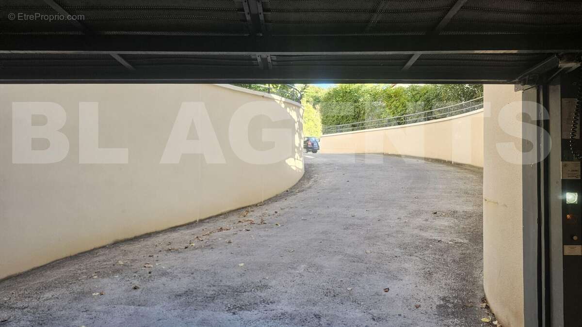 20250923_174746 - Parking à MARSEILLE-12E