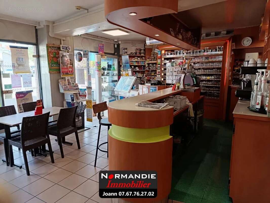 Commerce à MALAUNAY