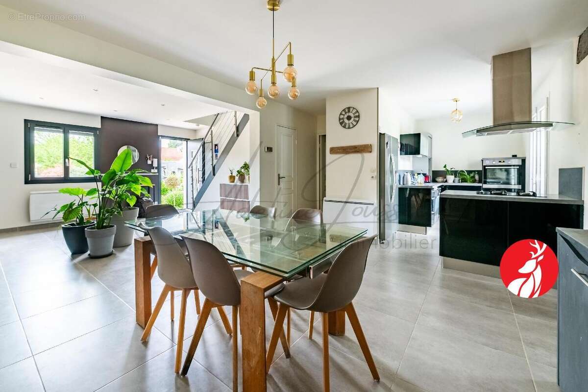 Maison à LA CHAPELLE-LA-REINE