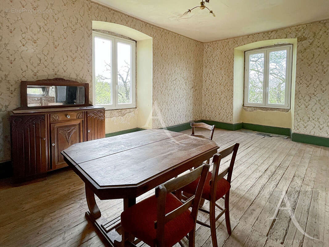 Maison à SAINT-BEAUZEIL