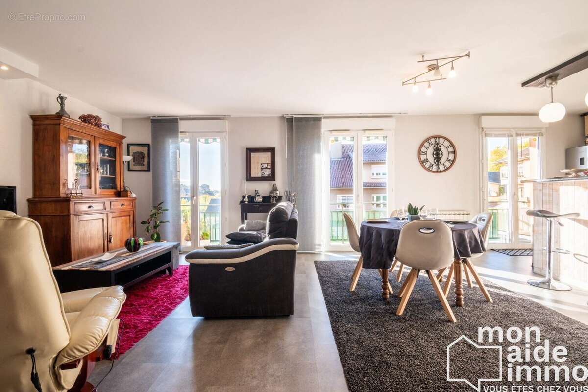 Appartement à ONET-LE-CHATEAU