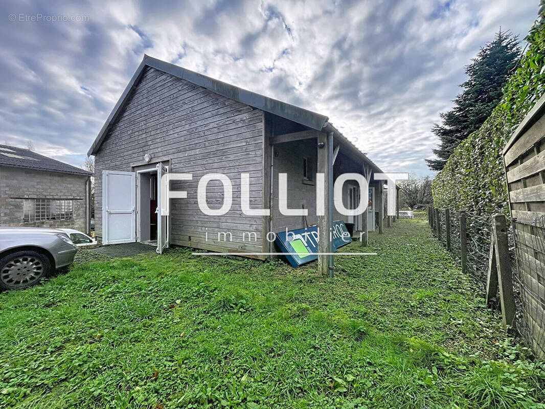 Parking à SAINT-DENIS-LE-GAST