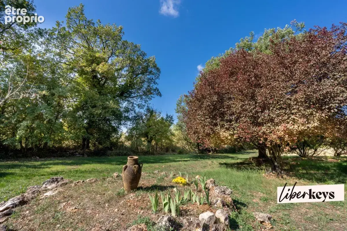 Au calme absolu et dans un parc arboré, propriété 2 habitations et dépendances - photo 26
