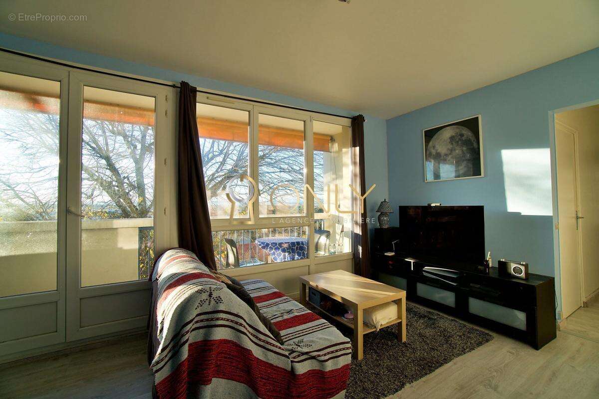 Appartement à GENAY