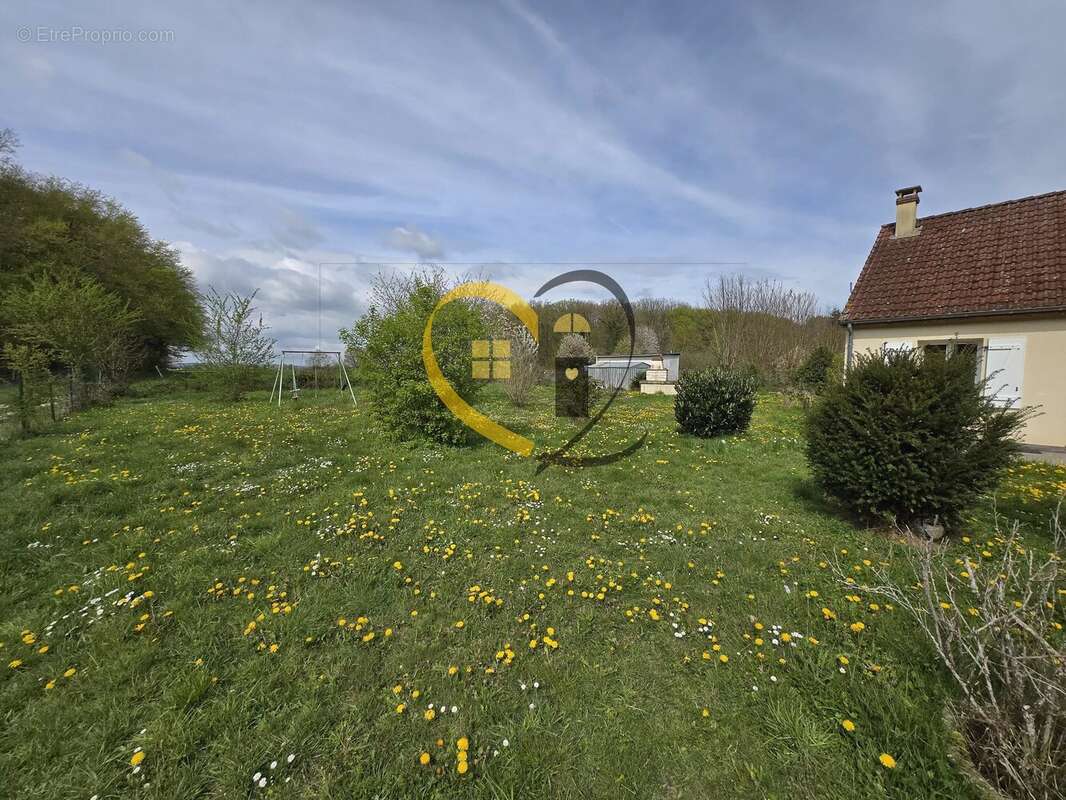 Maison à LES AIX-D'ANGILLON