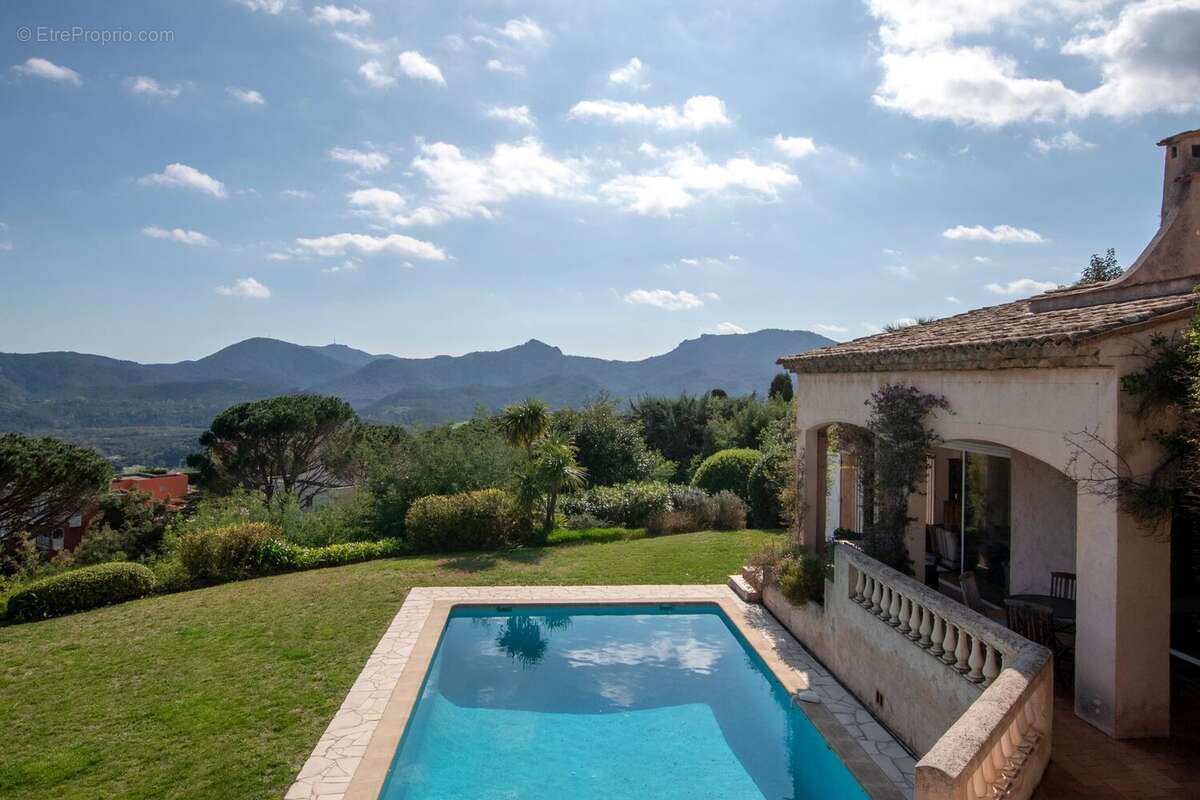 Maison à MANDELIEU-LA-NAPOULE