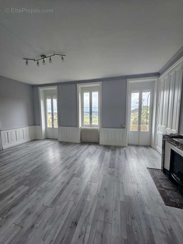 Appartement à BOURG-DE-THIZY