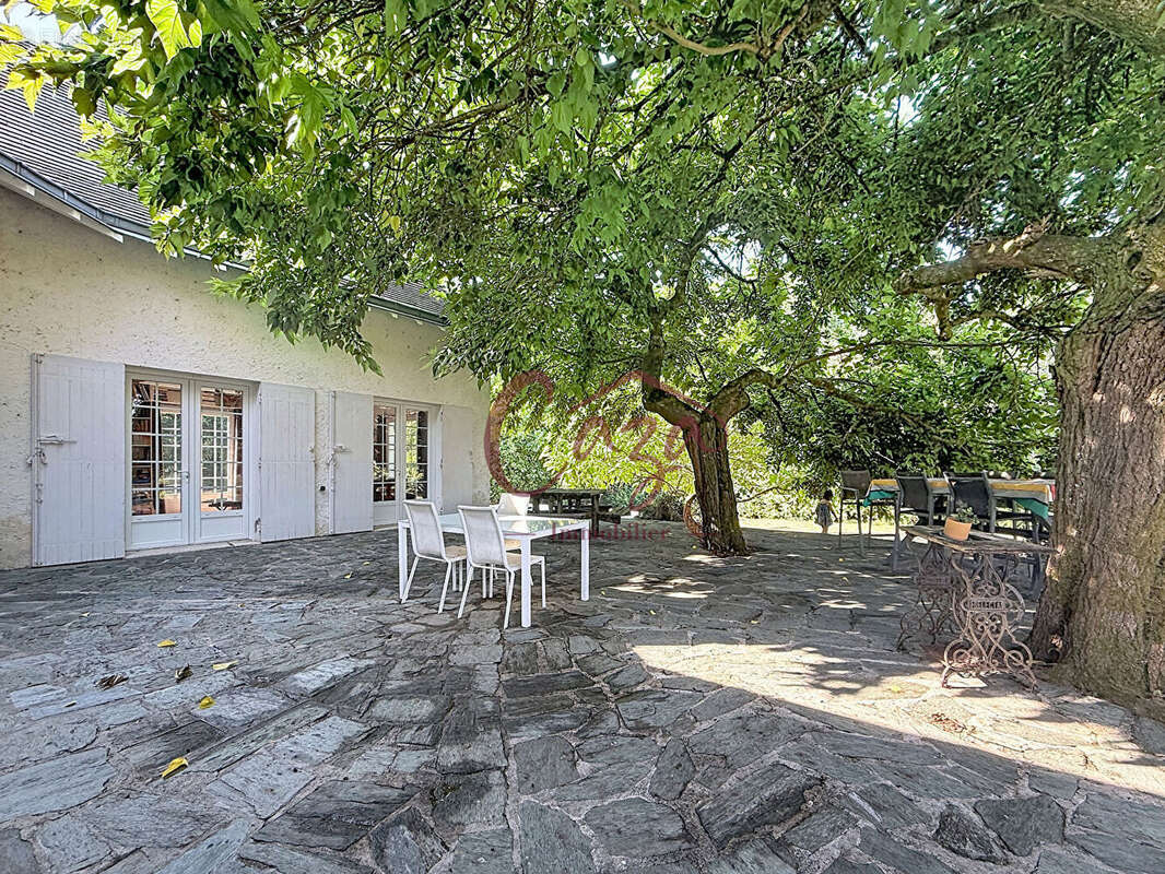 Maison Sadirac 195 m2 avec dépendance sur grand jardin avec piscine envrionement rare - photo 2