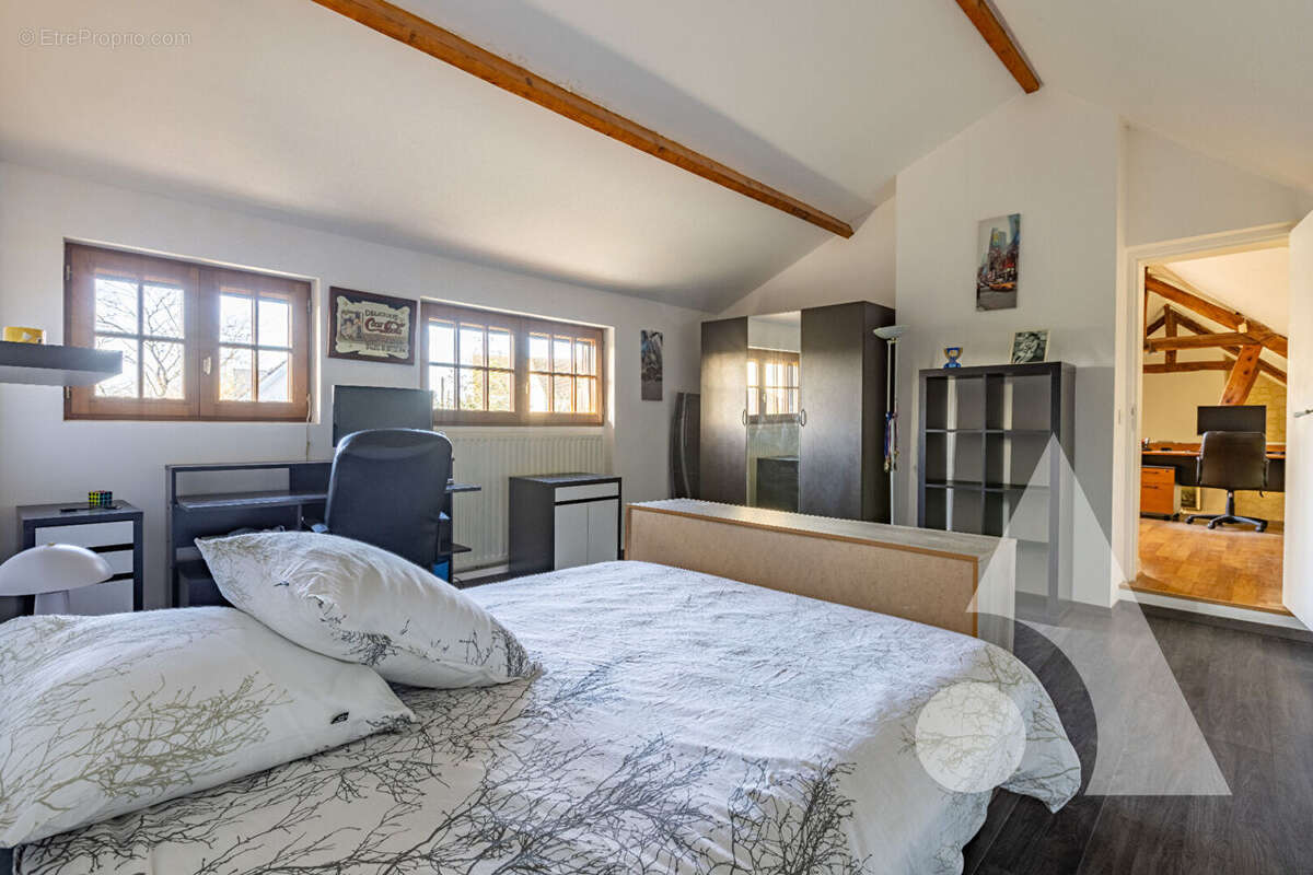 Maison à PEROY-LES-GOMBRIES