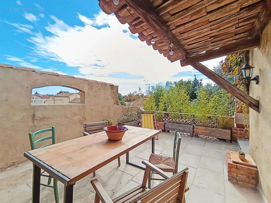 Appartement à LAUDUN-L&#039;ARDOISE