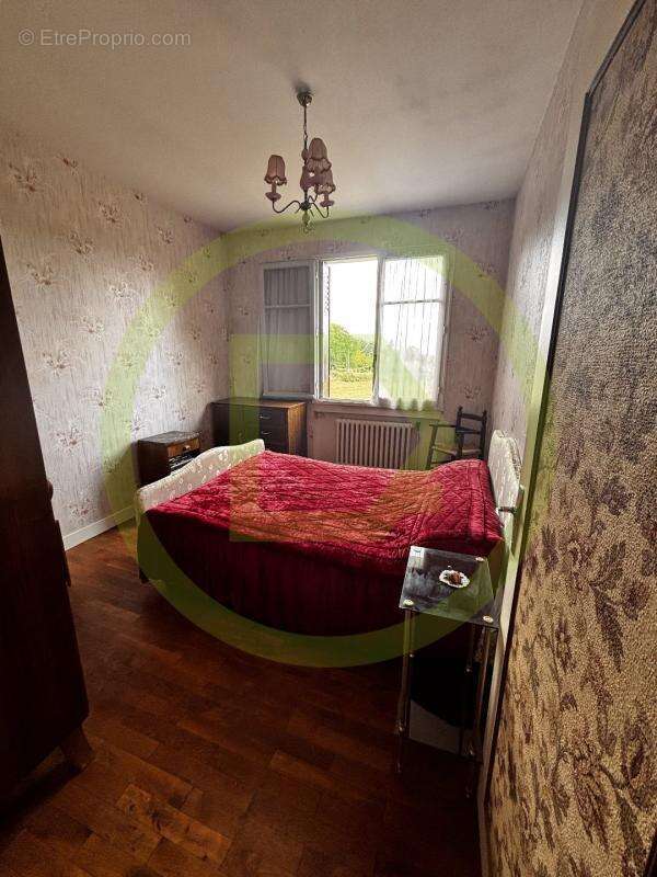 Maison à SAINT-MEDARD-LA-ROCHETTE