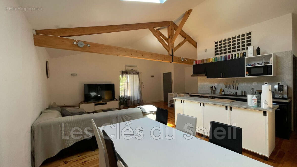 Appartement à CUERS