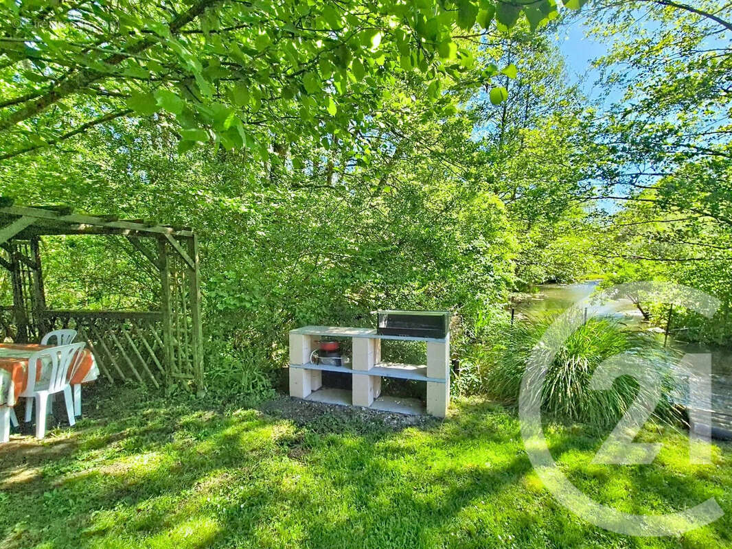 Maison à LE BEC-HELLOUIN
