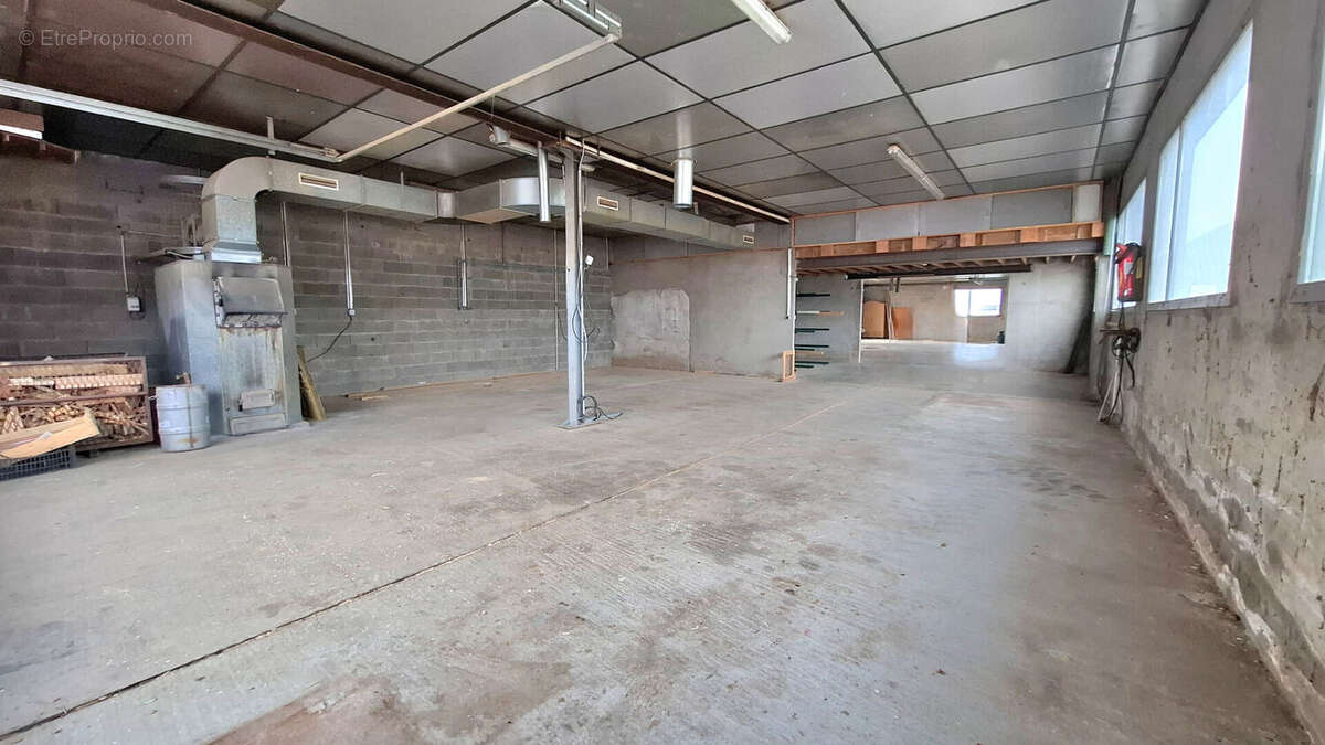 Commerce à FERRIERES