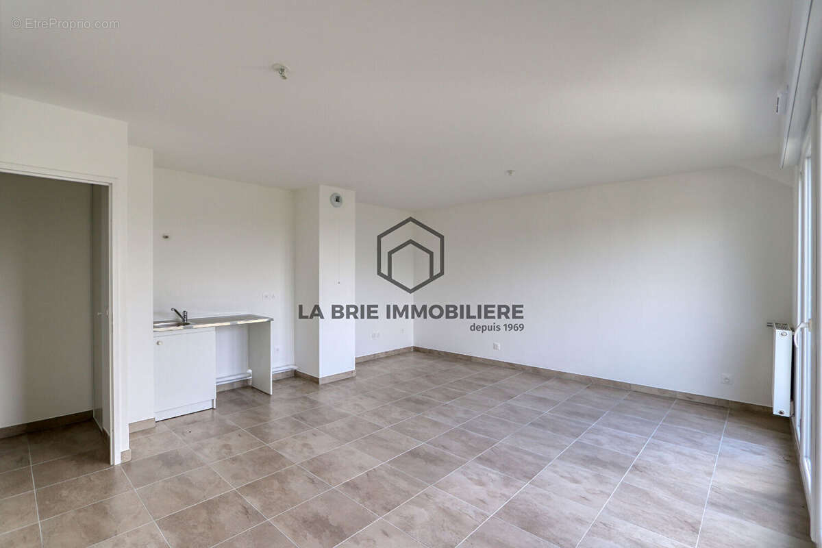 Appartement à EMERAINVILLE