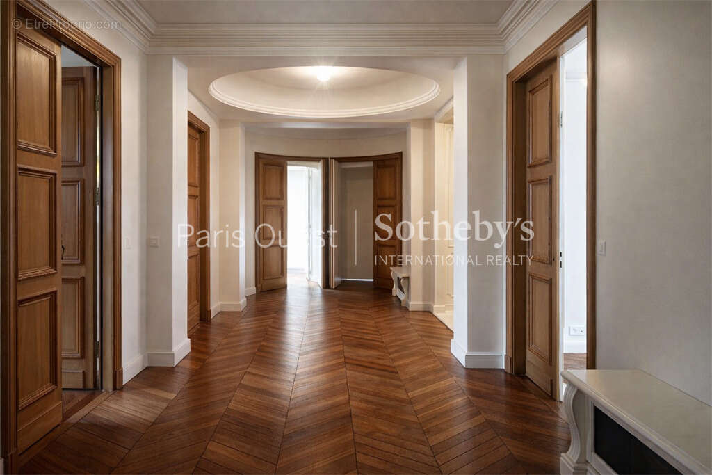 Appartement à PARIS-8E