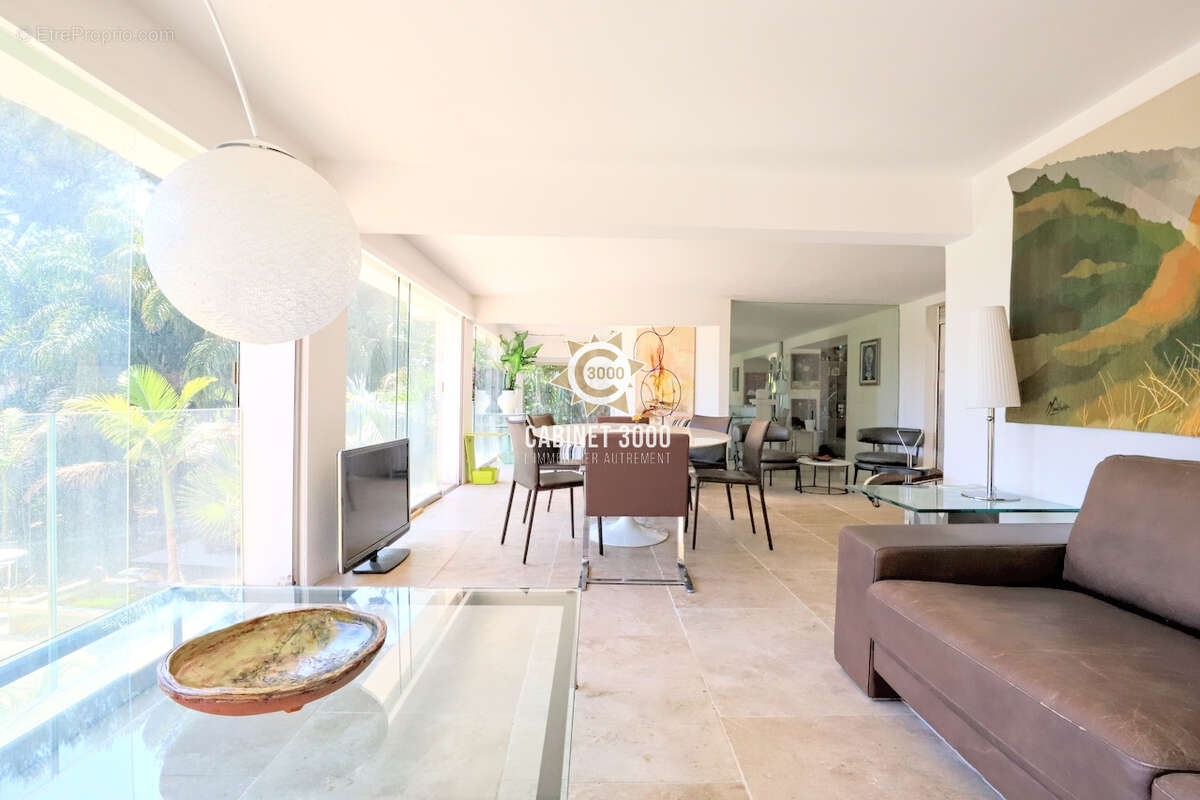 M2184 - SANARY SUR MER - Les Picotières - Maison T8 - Pisicne - Tennis - photo 3