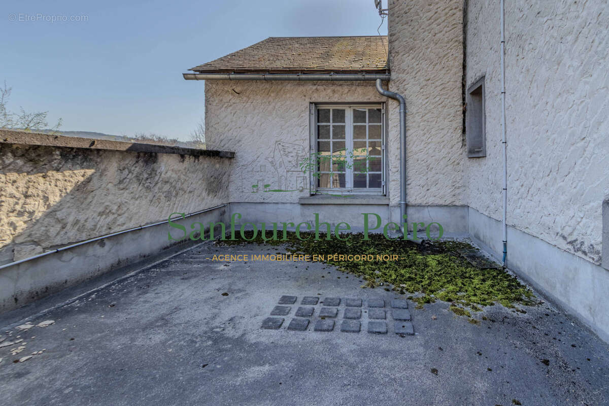 Maison à SAINT-JULIEN-DE-LAMPON