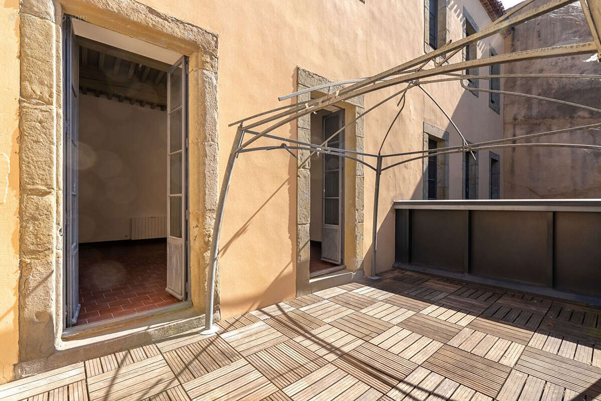 CARCASSONNE - PROCHE GAMBETTA  Superbe immeuble rénové avec cour (7 appart. 2 com.) sans copropriété - photo 12