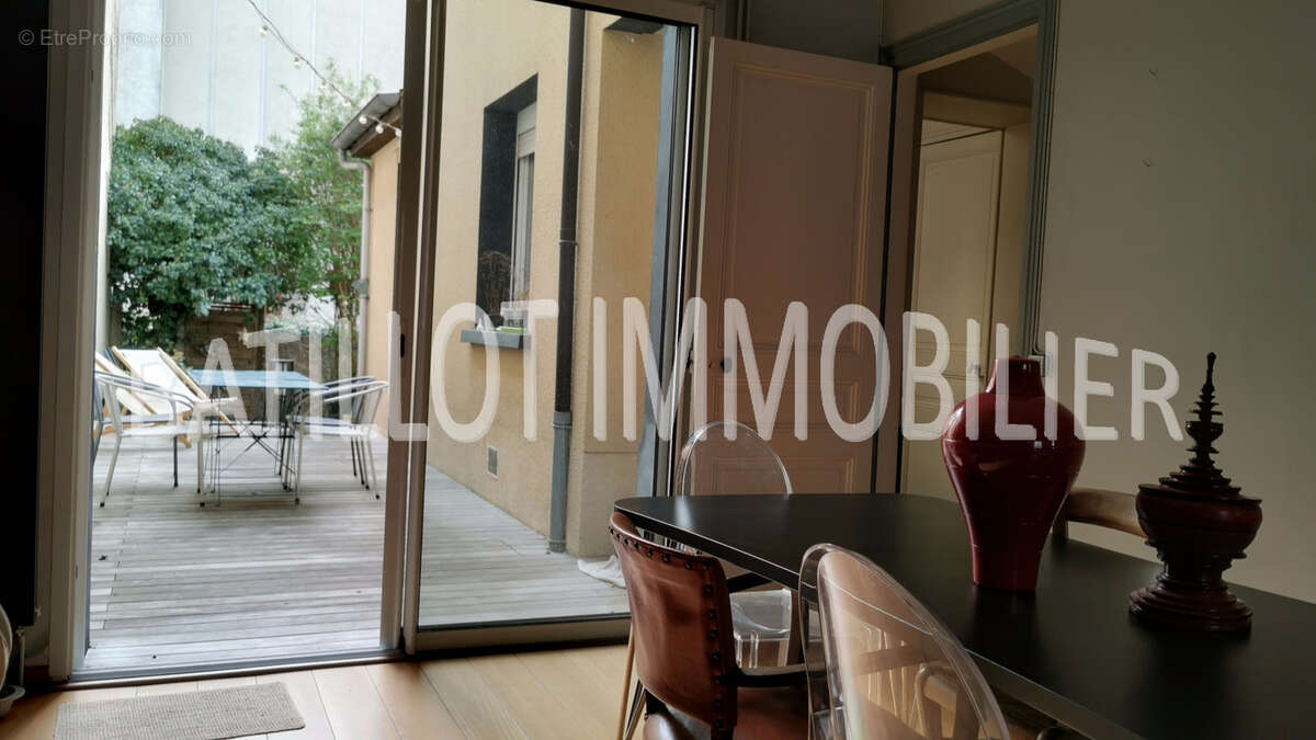 À Reims à 10mn à pied de la gare centre et du centre ville , maison familiale avec extérieur - photo 4