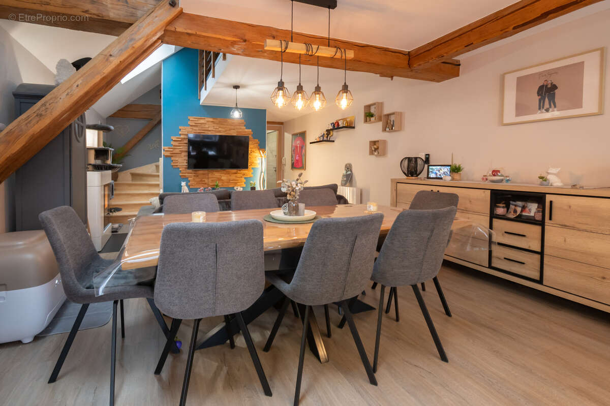 Appartement à FRASNE