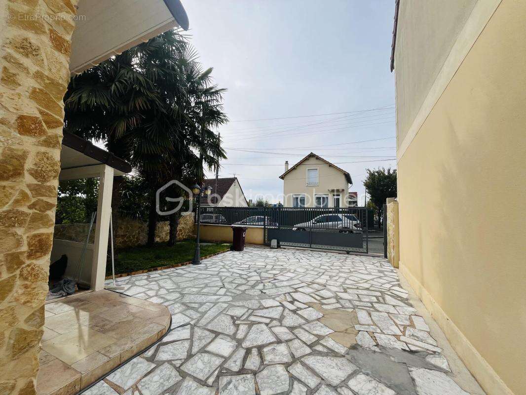 Maison élégante au cœur de la tranquillité et à proximité de toutes commodités - photo 5