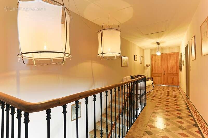 Magnifique PROPRIETE : Maison De Maître Et  Deux Dépendances (  17 Pièces / 400 M² )  Située à VERARGUES (34) DEDIEE A UN PROJET - photo 12