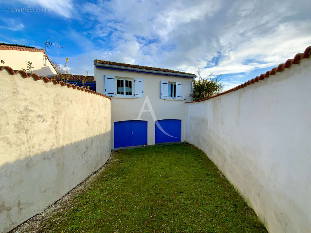 Maison à ALLAS-BOCAGE