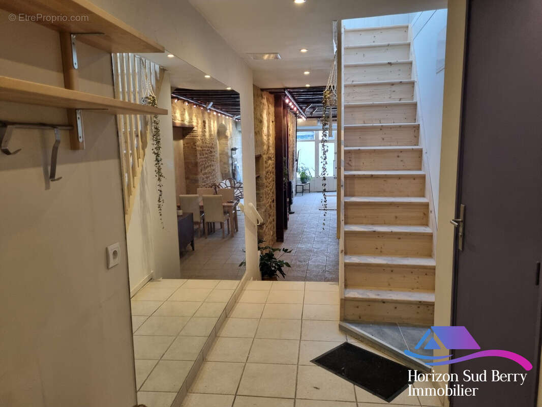 Dégagement - Maison à LA CHATRE