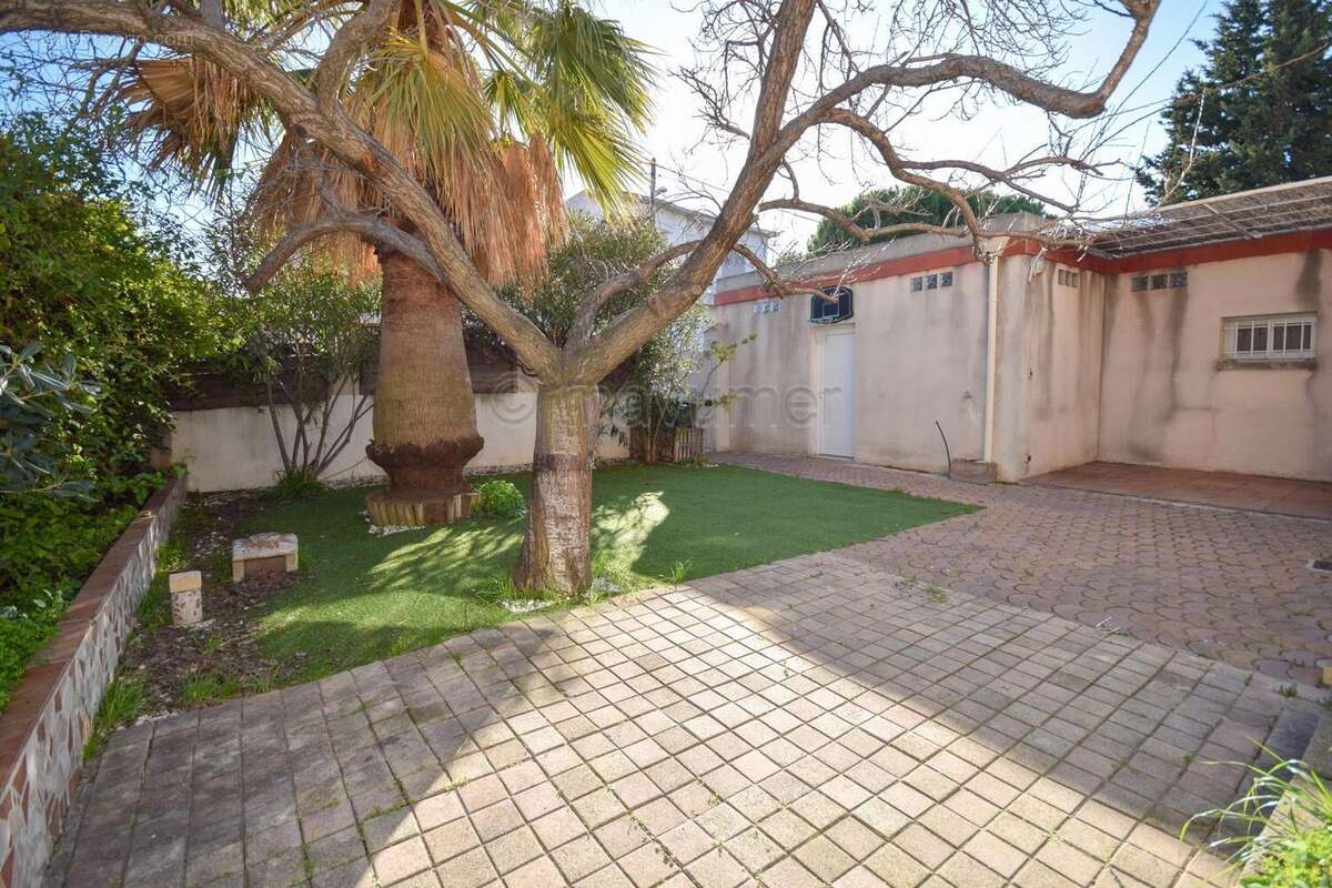 Maison familiale avec jardin, terrasses, garage St Marguerite- Dromel? 13009 Marseille n°8 - Maison à MARSEILLE-9E