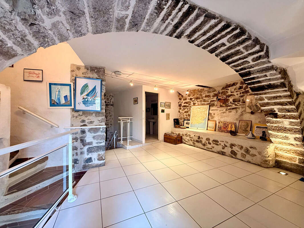 Maison de village R+3 T5 avec petite maisonnette de 19m2 à rénover - photo 2