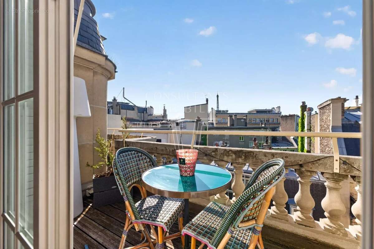 Appartement à PARIS-16E