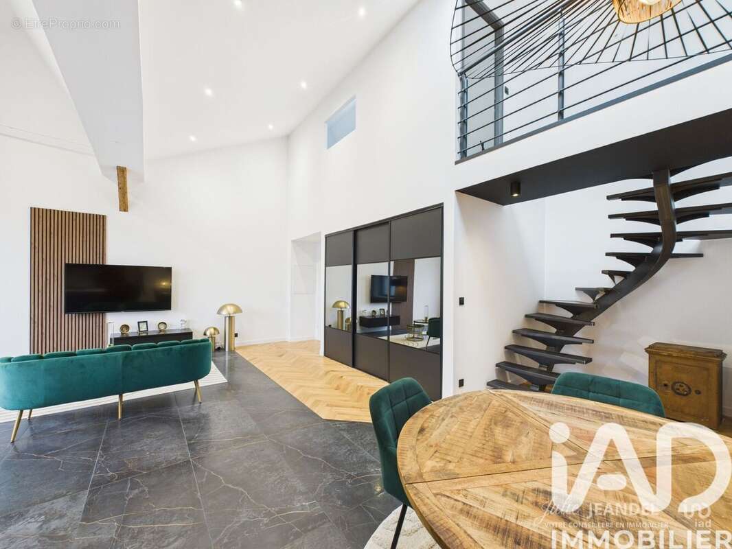 Photo 4 - Commerce à REMIREMONT