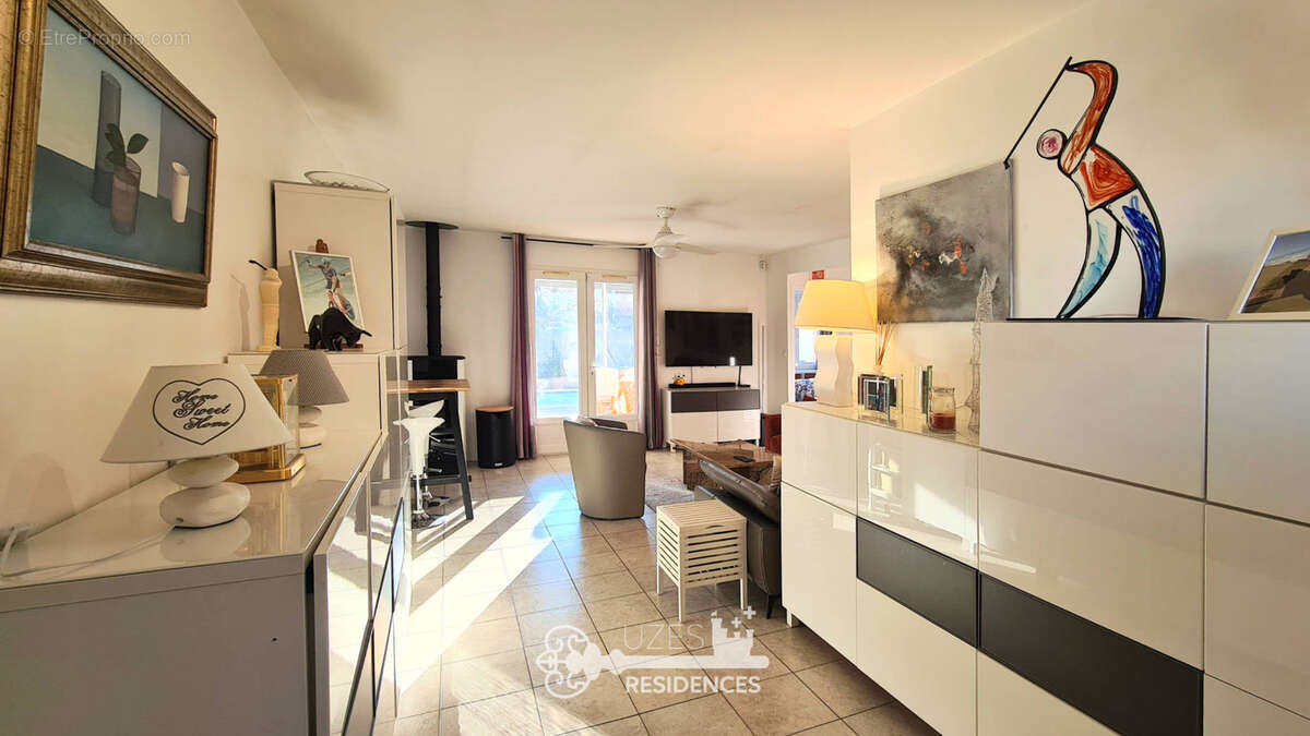 Maison à MONTAREN-ET-SAINT-MEDIERS