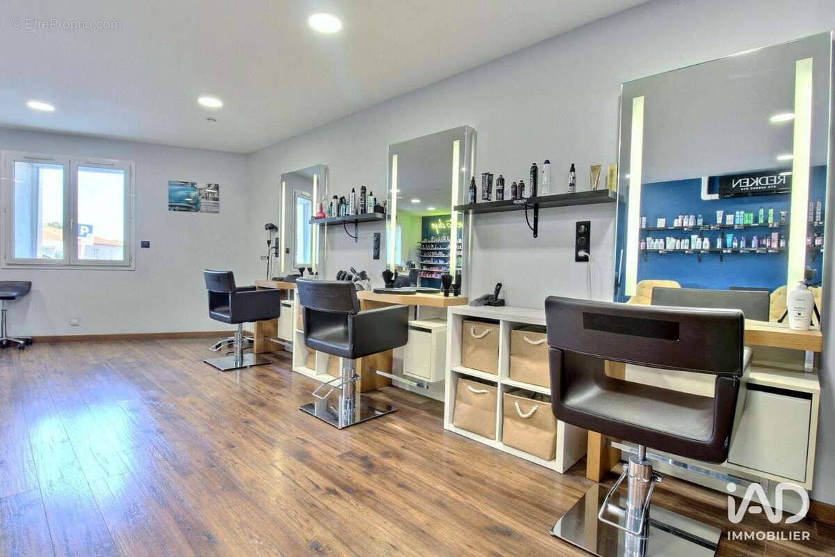 Photo 5 - Commerce à CABRIES