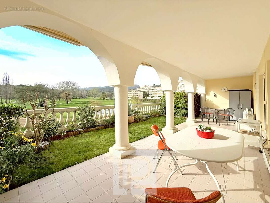 Appartement à MANDELIEU-LA-NAPOULE