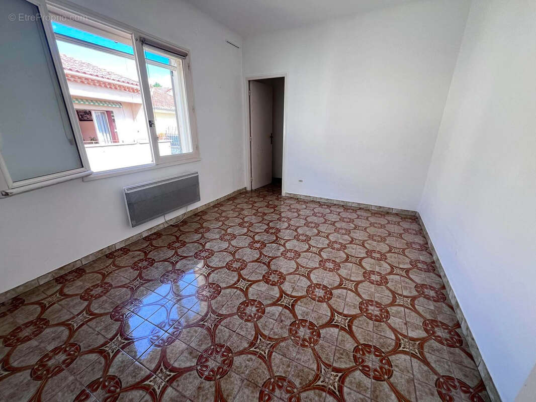 Appartement à FOURQUES
