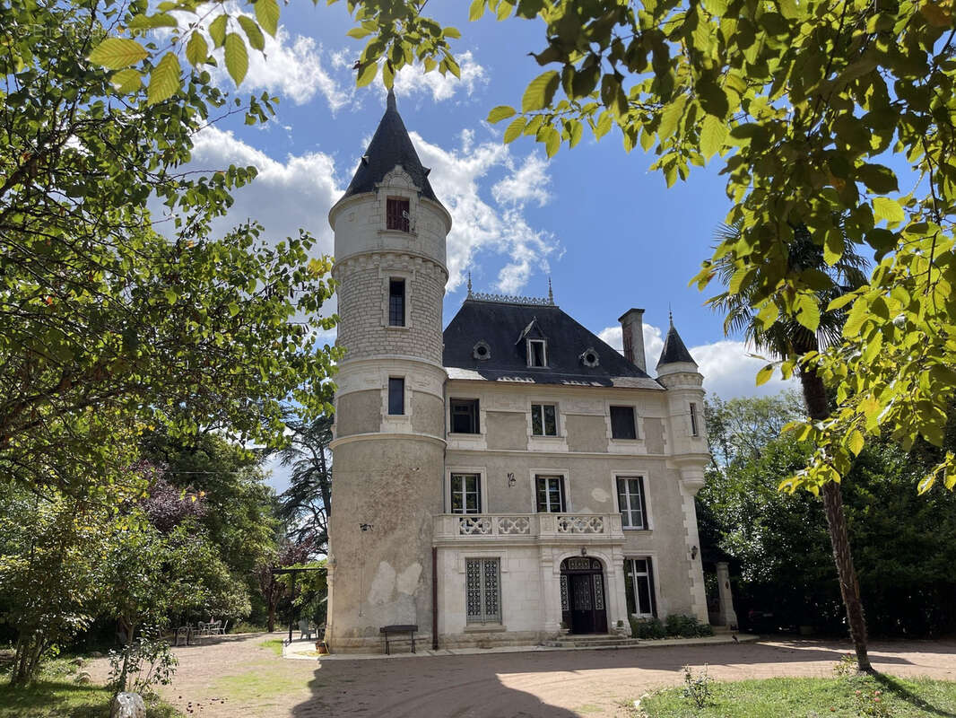 Maison à JAVERLHAC-ET-LA-CHAPELLE-SAINT-ROBERT