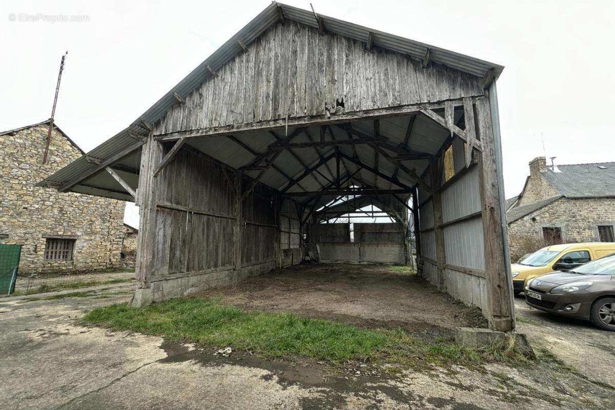 Maison à COMBOURTILLE