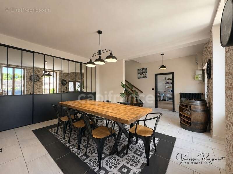 À vendre – Maison de village 4 chambres avec jardin, dépendances, grange et espace spa - photo 2