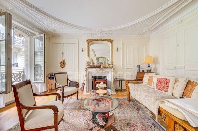 Appartement à PARIS-8E