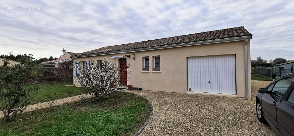 Maison à AUBIE-ET-ESPESSAS