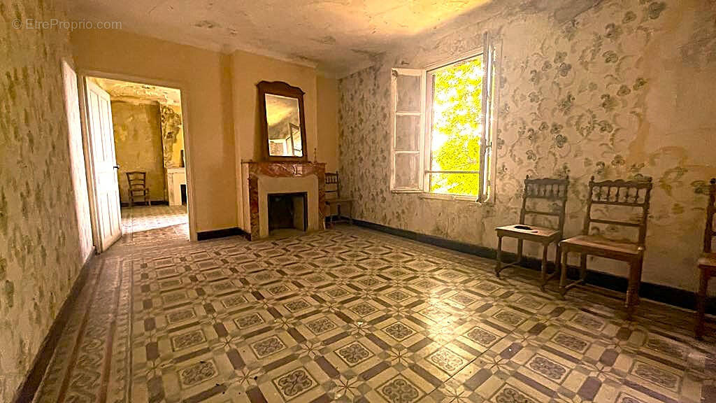 Maison à SAINT-MARCEL-DE-CAREIRET